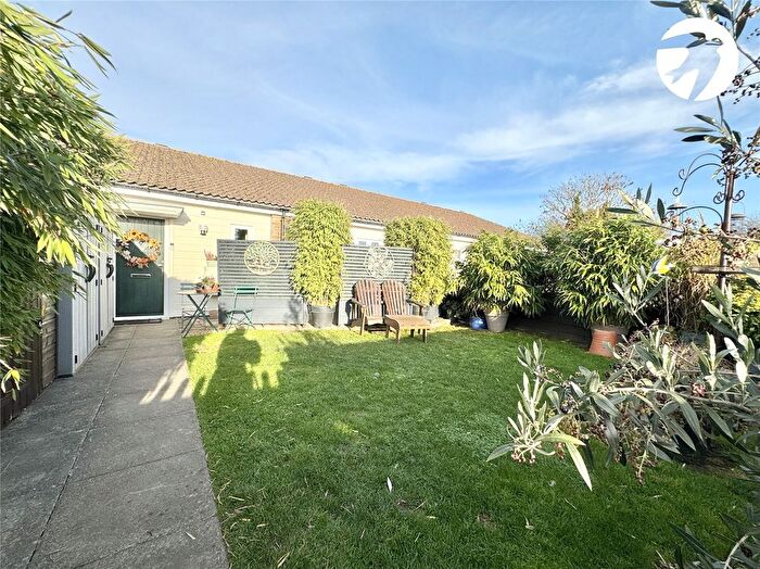 2 Bedroom Bungalow For Sale In Willow Barn Cottages, Tylers Green Road, Crockenhill, Kent, BR8