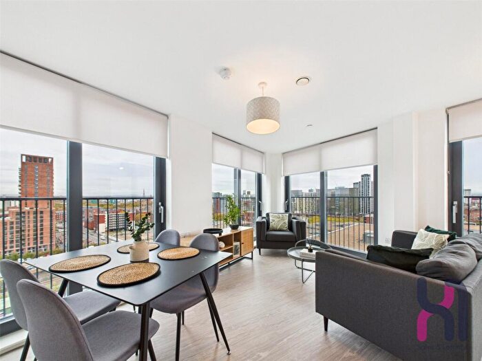 3 Bedroom Flat To Rent In The Landmark, Oldfield Road, Salford, M5