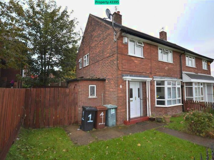 3 Bedroom Semi-Detached House To Rent In Aberfield Gardens, Leeds, LS10
