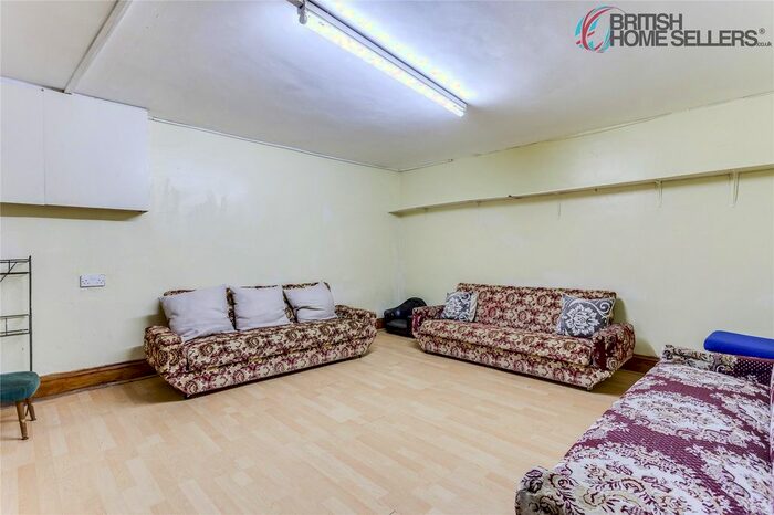 5 Bedroom Terraced House For Sale In Hoxton Street, Bradford, West Yorkshire, BD8