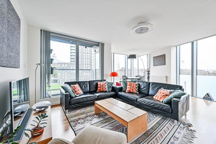 3 Bedroom Flat For Sale In Atrium Heights, Greenwich, London, SE8