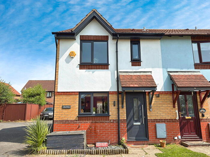 3 Bedroom End Of Terrace House For Sale In Juniper Close, Newton, Porthcawl, CF36