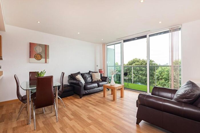 2 Bedroom Apartment To Rent In Oswald Building, Queenstown Road, London, SW11