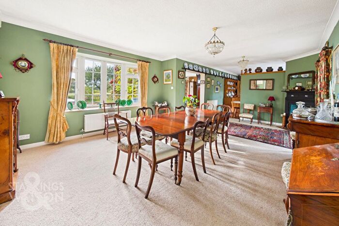 5 Bedroom Detached House For Sale In Lingwood Road, Blofield, Norwich, NR13