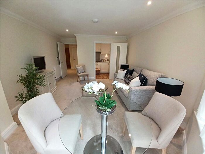 1 Bedroom Apartment To Rent In Dukes Ride, Crowthorne, Berkshire, RG45