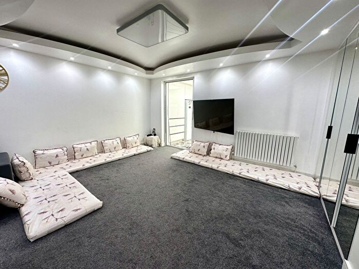 Studio To Rent In Lady Margaret Road, Southall, Greater London, UB1