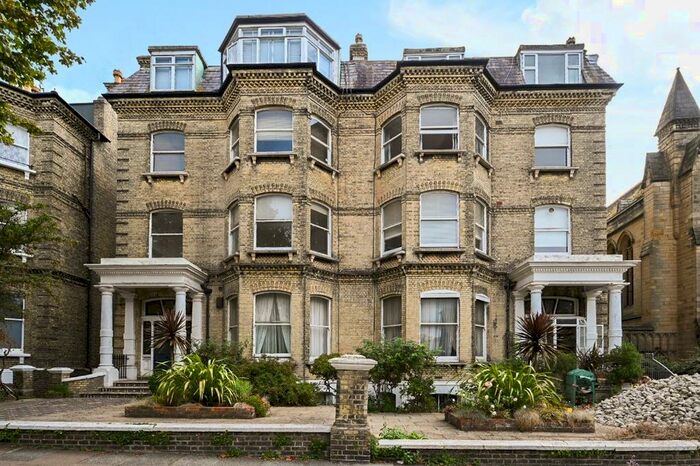 3 Bedroom Flat To Rent In The Drive, Hove, BN3