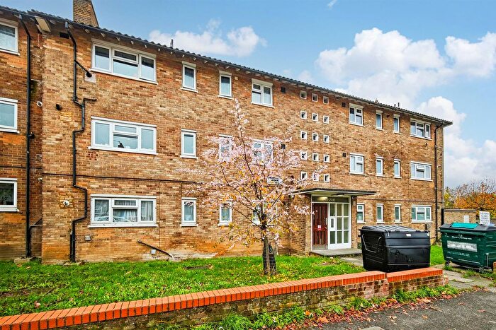 3 Bedroom Flat For Sale In Cherrydown Avenue, Chingford, E4