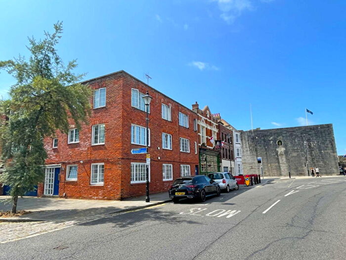 2 Bedroom Flat For Sale In Grand Parade, Old Portsmouth, Hampshire, PO1