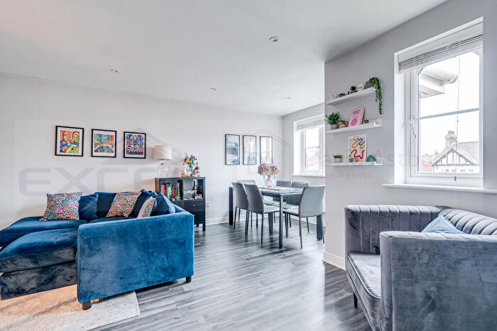 2 Bedroom Apartment To Rent In Kingweston Close, Cricklewood, London, NW2