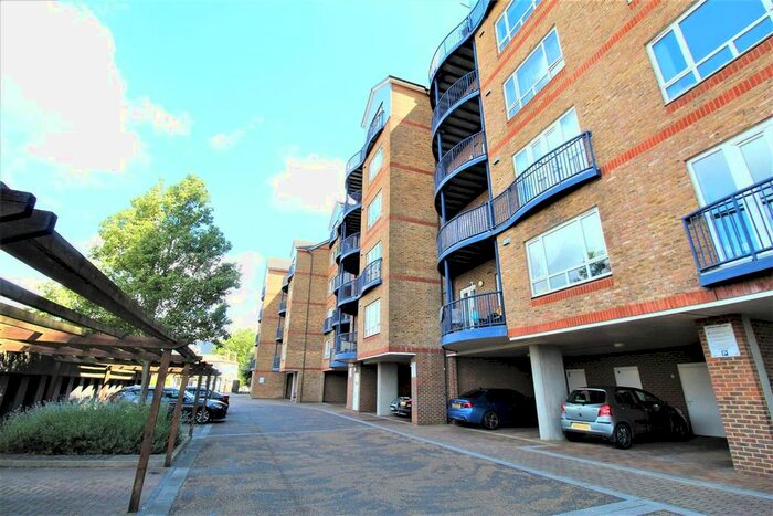 2 Bedroom Flat To Rent In Anchor Court, Argent Street, Grays, RM17