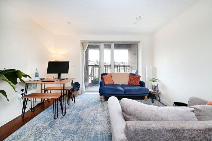 1 Bedroom Flat For Sale In Battersea Park Road, Battersea Park, SW11