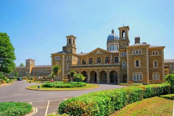2 Bedroom Flat To Rent In Princess Park Manor, Royal Drive, Friern Barnet, N11