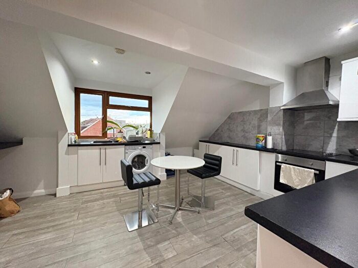 3 Bedroom Flat To Rent In Church Road, CM11