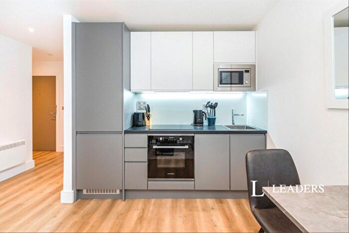 1 Bedroom Flat To Rent In Wood Street, East Grinstead, West Sussex, RH19