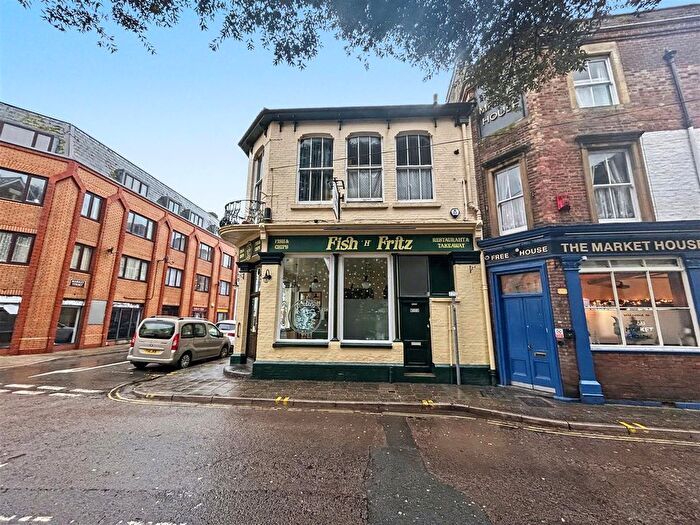 3 Bedroom Flat To Rent In Market Street, Weymouth, DT4