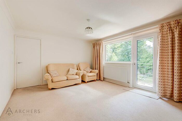 2 Bedroom Flat For Sale In Chesterwood Drive, Broomhill, Sheffield, S10
