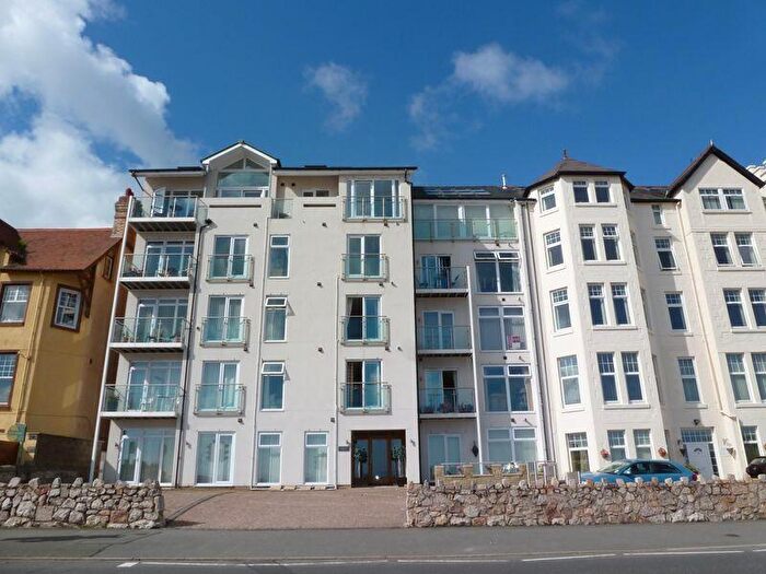 1 Bedroom Flat For Sale In West Promenade, Rhos On Sea, LL28