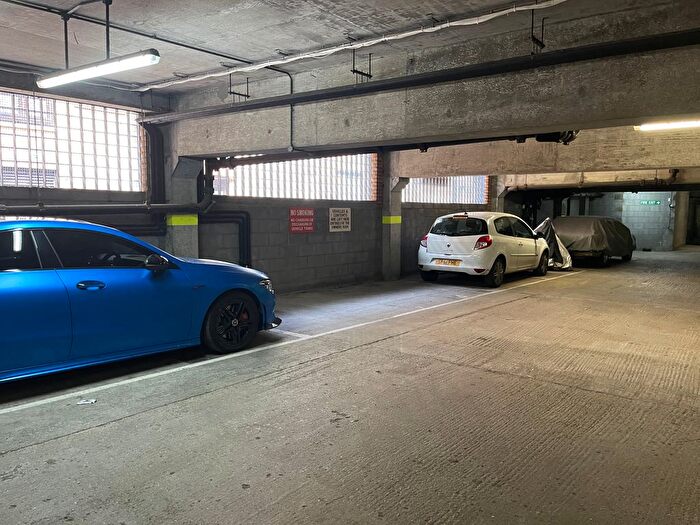 Garage / Parking To Rent In Wapping High Street, Wapping, London, E1W