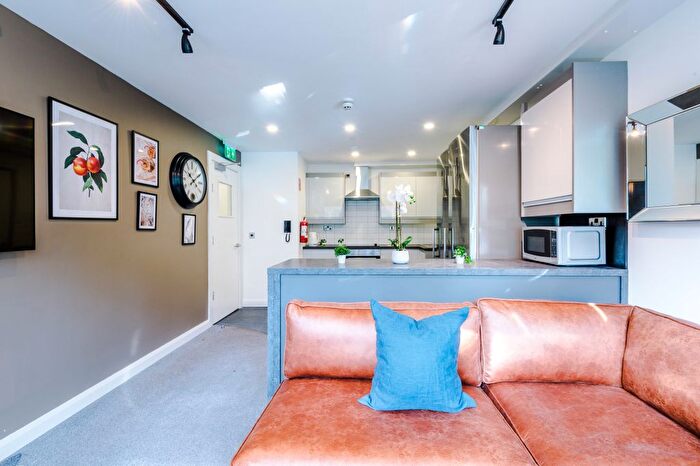 5 Bedroom Flat To Rent In Jesmond View, Newcastle, NE2