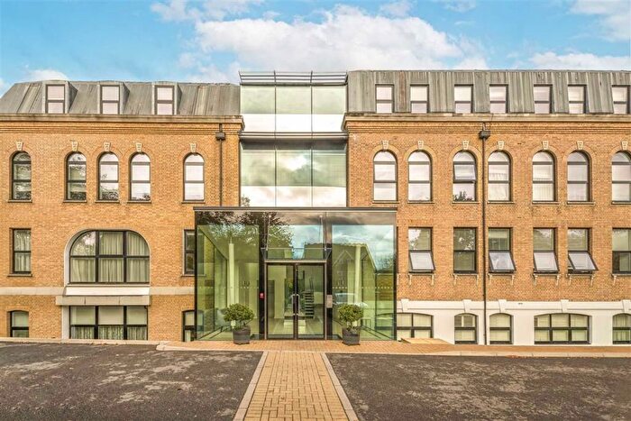 2 Bedroom Flat To Rent In Hampton Road, Teddington, TW11