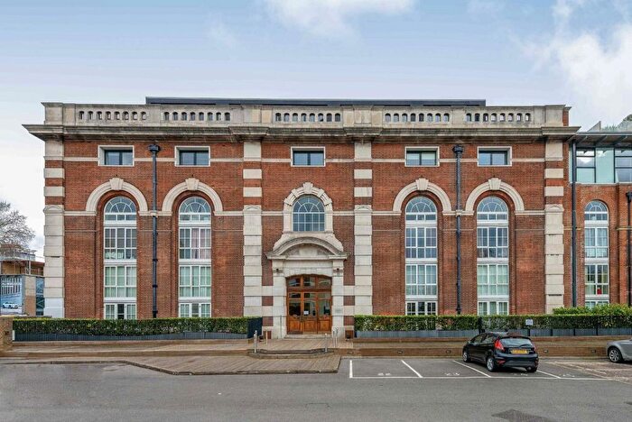 2 Bedroom Flat To Rent In Great West Road, Hammersmith, W6