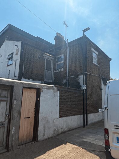 2 Bedroom Maisonette To Rent In London, N18