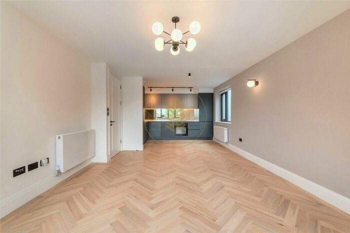 3 Bedroom Duplex To Rent In Shakespeare Road, Mill Hill, NW7
