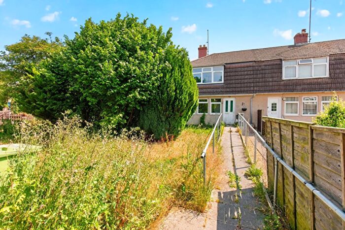 3 Bedroom End Of Terrace House For Sale In Macarthur Road Cheltenham, Cotswolds, GL54