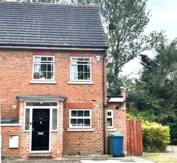 4 Bedroom Property To Rent In Edinburgh Close, Pinner, HA5