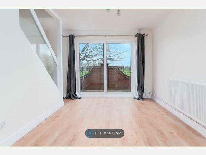 2 Bedroom Terraced House To Rent In River View, Nottingham, NG2