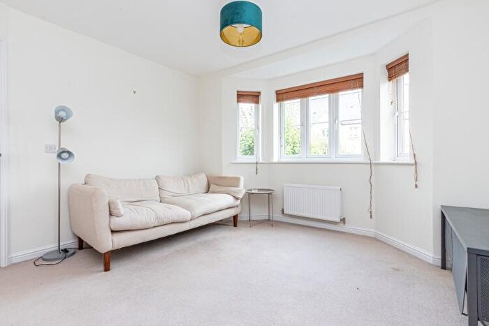 2 Bedroom Apartment To Rent In Meadow Lane, Witney, OX28