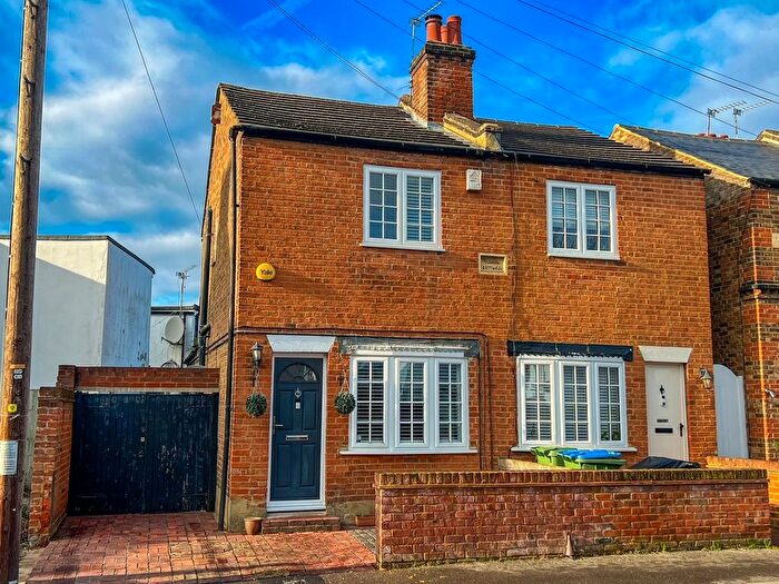 2 Bedroom Semi-Detached House For Sale In School Road, East Molesey, KT8