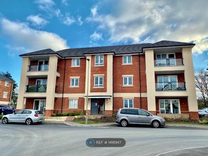 2 Bedroom Flat To Rent In Hurst Avenue, Blackwater, Camberley, GU17