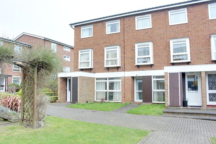 2 Bedroom Maisonette To Rent In Cotelands, East Croydon, CR0