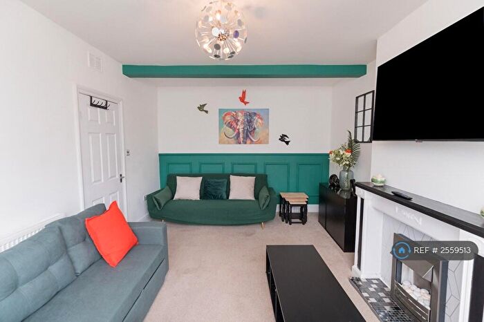 3 Bedroom Semi Detached House To Rent In Sandhurst Road, Leicester, LE3