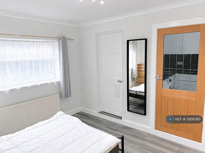 Studio To Rent In Russell St, Reading, RG1