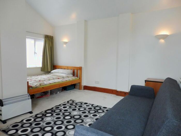 1 Bedroom Studio To Rent In Shorton Valley Road, Preston, Paignton, TQ3