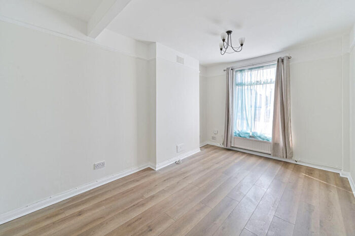 2 Bedroom End Of Terrace House For Sale In Sidney Road, South Norwood, London, SE25