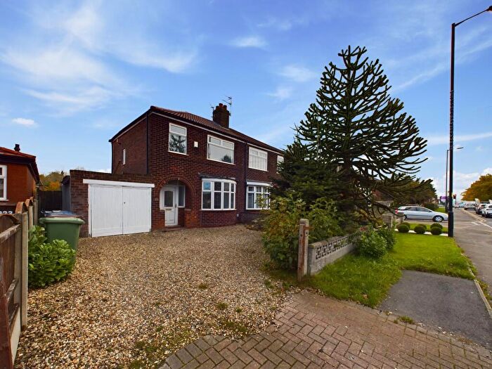 3 Bedroom Semi Detached House To Rent In Mosley Common Road, Worsley, M28