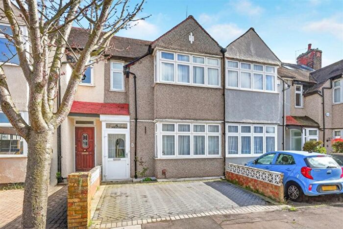 3 Bedroom Terraced House For Sale In Inverness Drive, Hainault, IG6