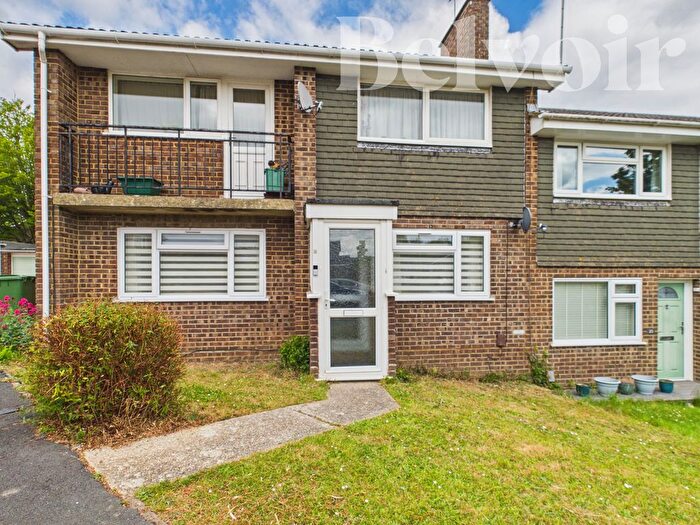 2 Bedroom Flat For Sale In Ravel Close, Brighton Hill, Basingstoke, RG22