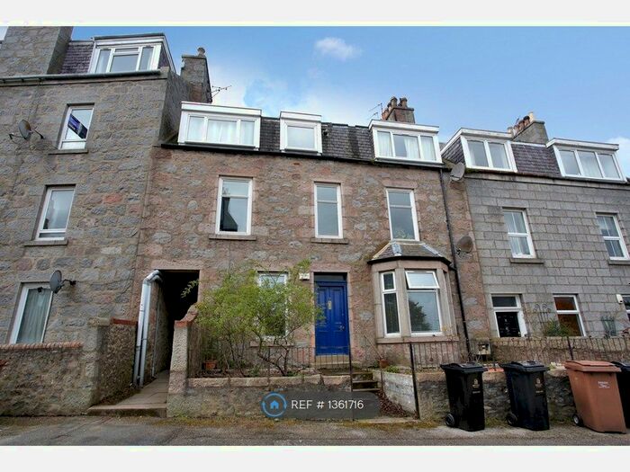 3 Bedroom Flat To Rent In Orchard Place, Aberdeen, AB24
