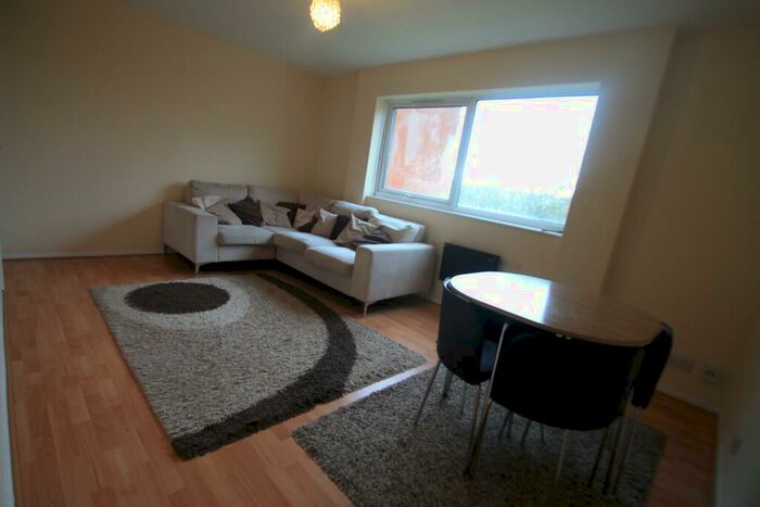 2 Bedroom Flat To Rent In Moulton Rise, Luton, LU2