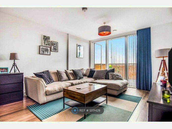 2 Bedroom Flat To Rent In Adenmore Road, London SE6