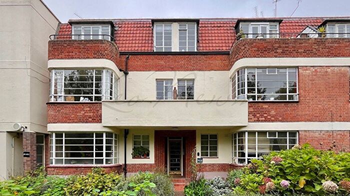 3 Bedroom Flat To Rent In Clissold Court, Greenway, N4