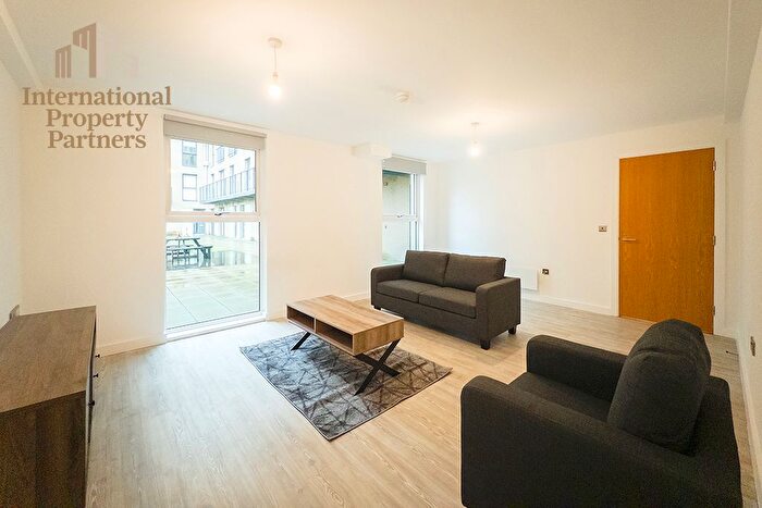 3 Bedroom Flat To Rent In Middlewood Plaza, Craven Street, Salford, M5