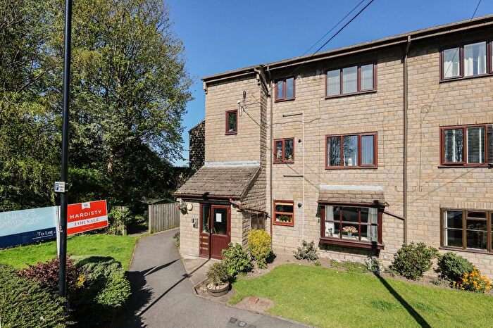 2 Bedroom Flat For Sale In Kerry Garth, Horsforth, Leeds, West Yorkshire, LS18