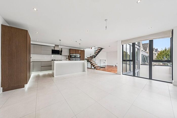 4 Bedroom Terraced House For Sale In St Stephens Avenue, Shepherd's Bush, London, W12