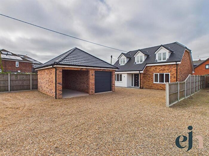 4 Bedroom House For Sale In Woodbastwick Road, Blofield, NR13